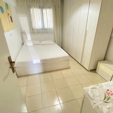 Your Seaside Home! Entire Place, Free Parking *