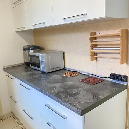 Your Seaside Home! Entire Place, Free Parking Apartment