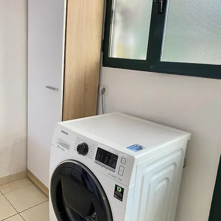 Your Seaside Home! Entire Place, Free Parking Apartment *