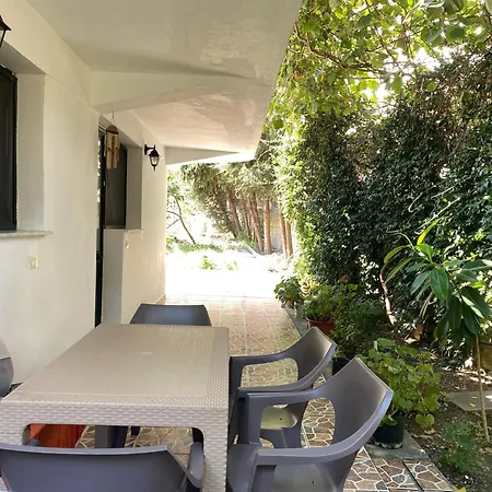 Your Seaside Home! Entire Place, Free Parking *