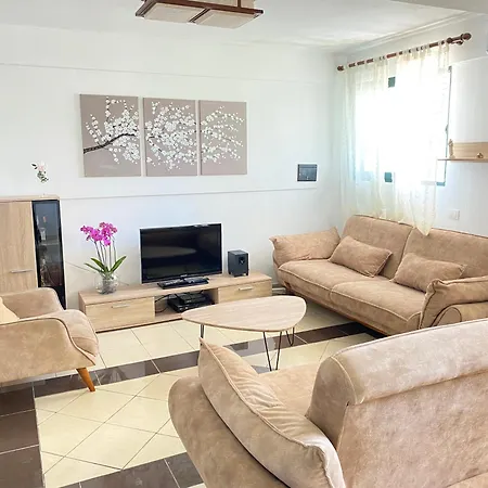 Your Seaside Home! Entire Place, Free Parking