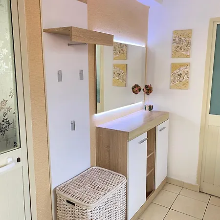 Your Seaside Home! Entire Place, Free Parking Vlorë