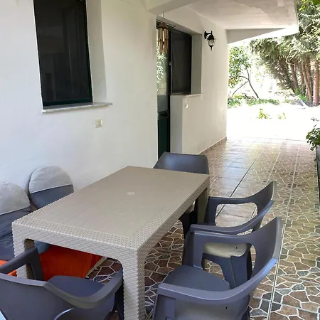 Your Seaside Home! Entire Place, Free Parking * Vlorë